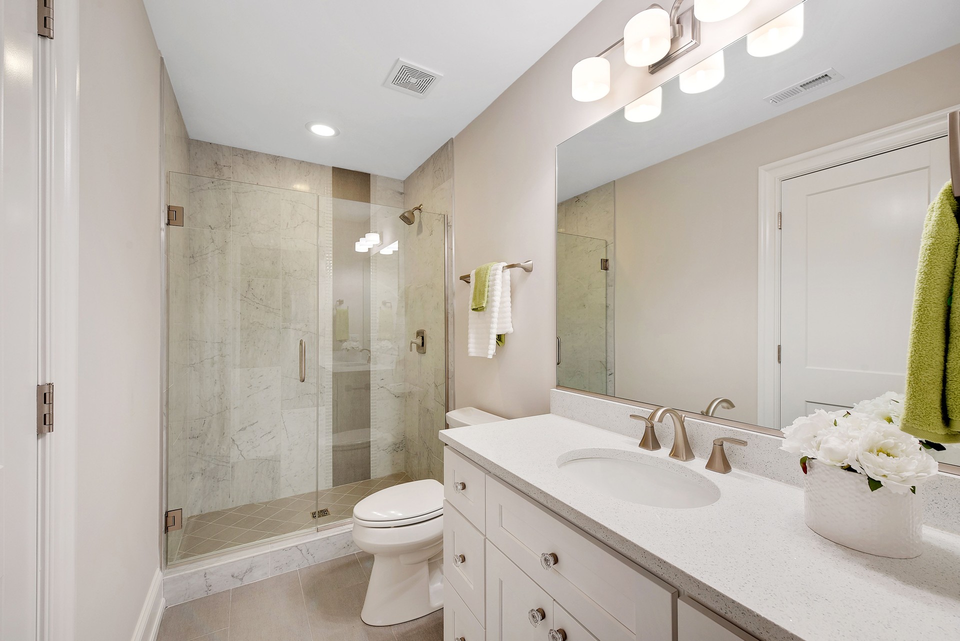 Bright bathroom 